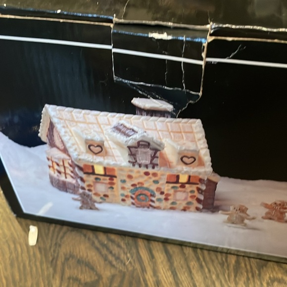 Holiday gingerbread house and ginger bread cookies 3 new from a pallet Christmas - Picture 10 of 12